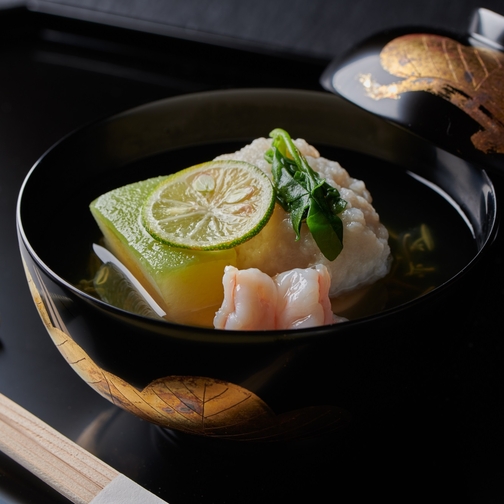 【一泊二食付】美術館のような花の宿で、金泉・銀泉と季節の料理を味わう〈基本プラン〉